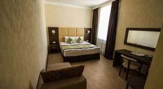 Гостиница Guest house Kolibri Геленджик Стандартный трехместный номер-1